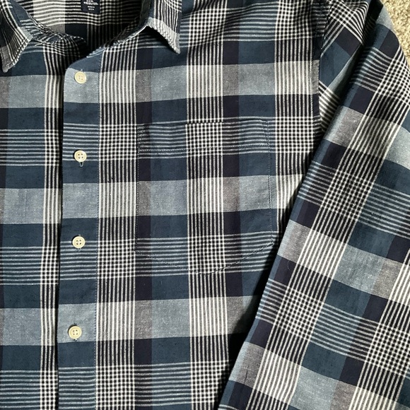 Gap Classic Fit Plaid Button Down Shirt - Picture 5 of 9